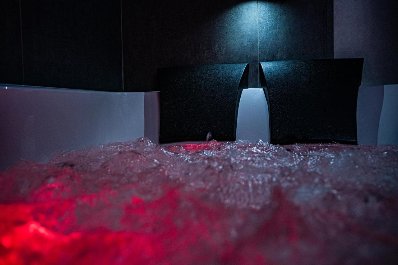 Apartmán Jacuzzi Glass-house Station *