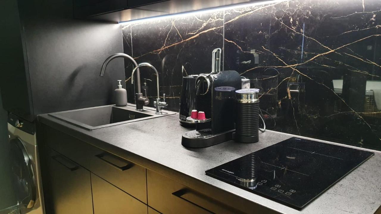 Jacuzzi Glass-house Station Apartmán