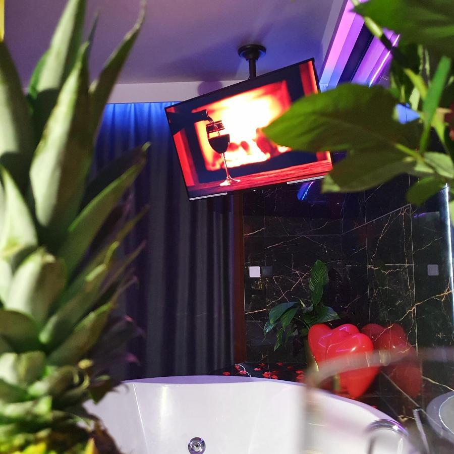 Apartmán Jacuzzi Glass-house Station *