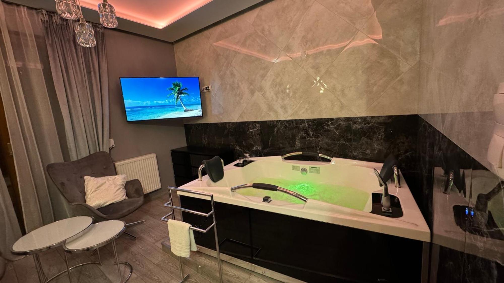 Apartmán Jacuzzi Glass-house Station