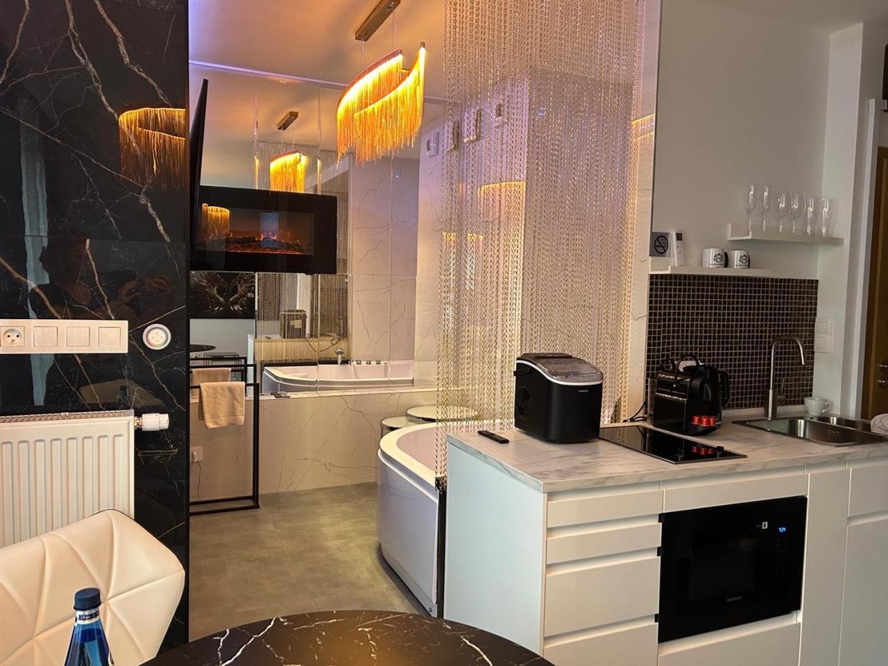 Jacuzzi Glass-house Station Krakov